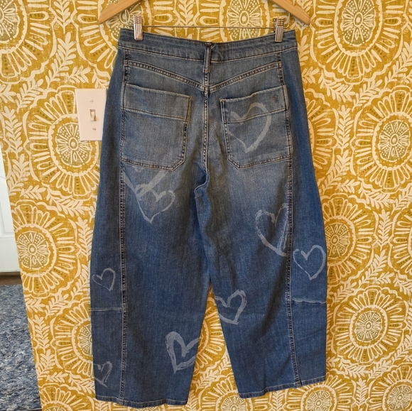 The Kenna Mid-Rise Heritage Barrel Jeans by Pilcro: Icon Edition HEART JEANS - Picture 16 of 16